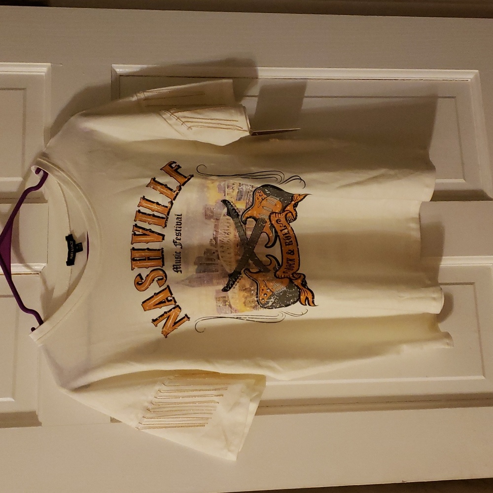 NWT Ruby & Lace Trendy Vintage T-shirt